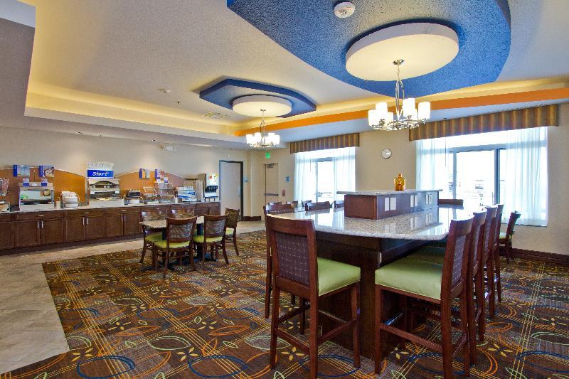 Holiday Inn Express And Suites Denver East Peoria Street By Ihg Buitenkant foto